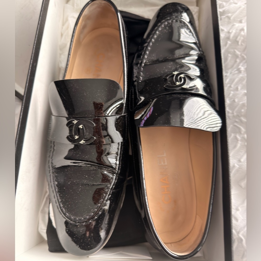 CHANEL Black Patent Leather CC-Emblem Loafers